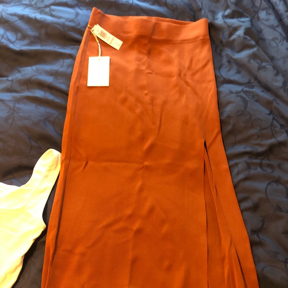 Aritzia slit knit brown/orange skirt size small